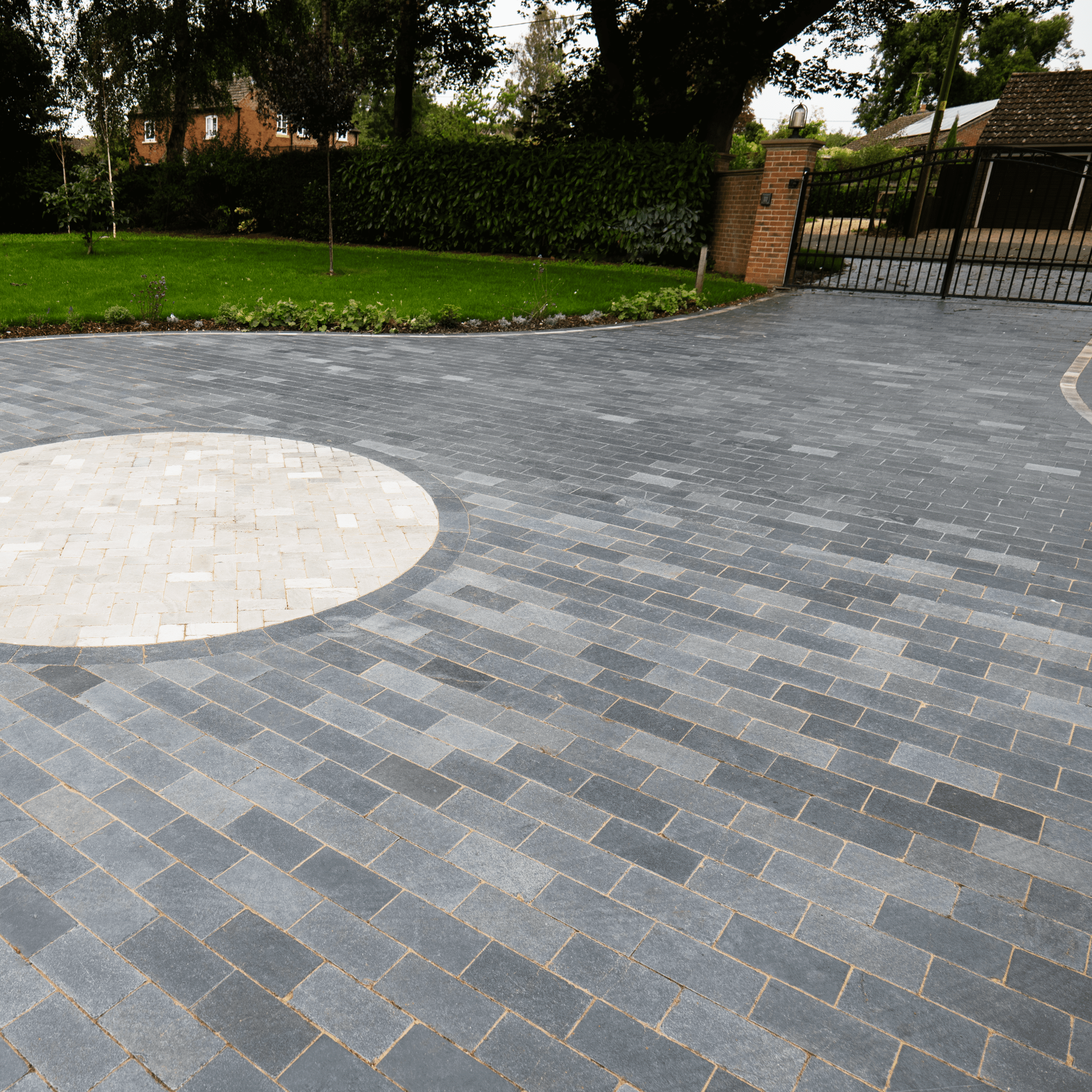 Fossestone Ebony Limestone Block Paving - Image 3