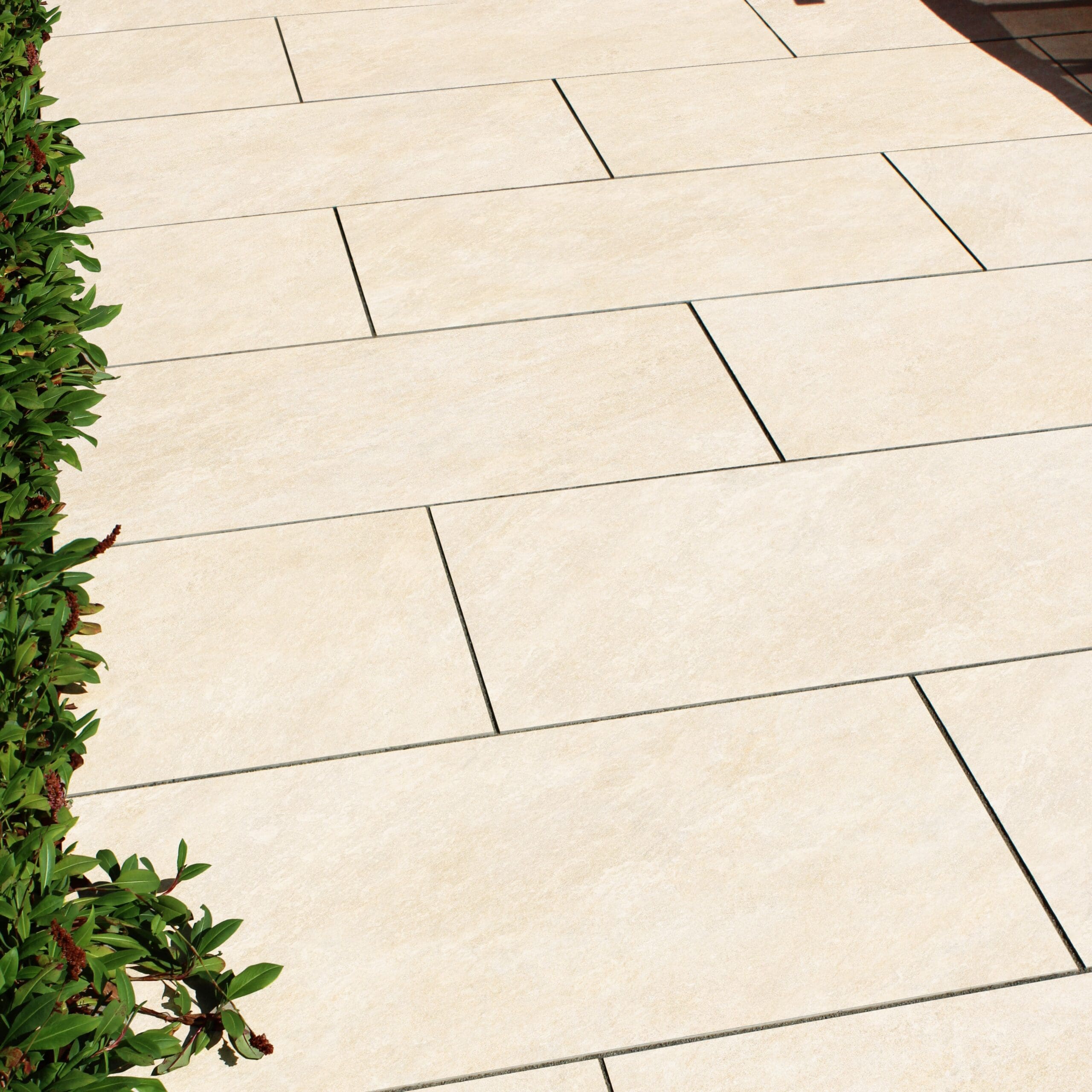 Vitripiazza-Cava-Quartz-Lucio-Porcelain-Paving-Pathway-scaled