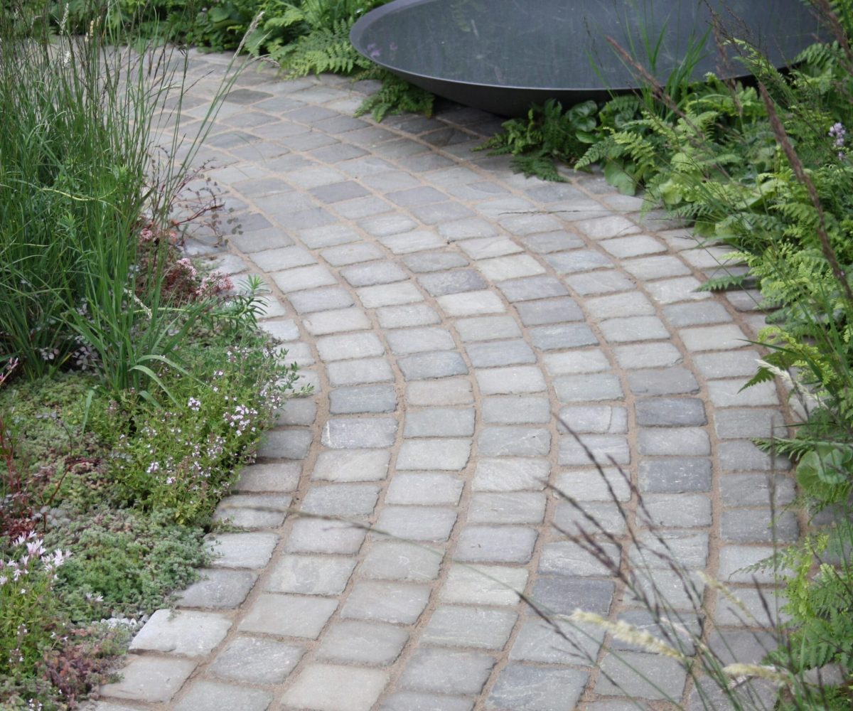 Natural-Paving-Cobblestone-Pewter-Sandstone-Cobbles-Pathway-scaled