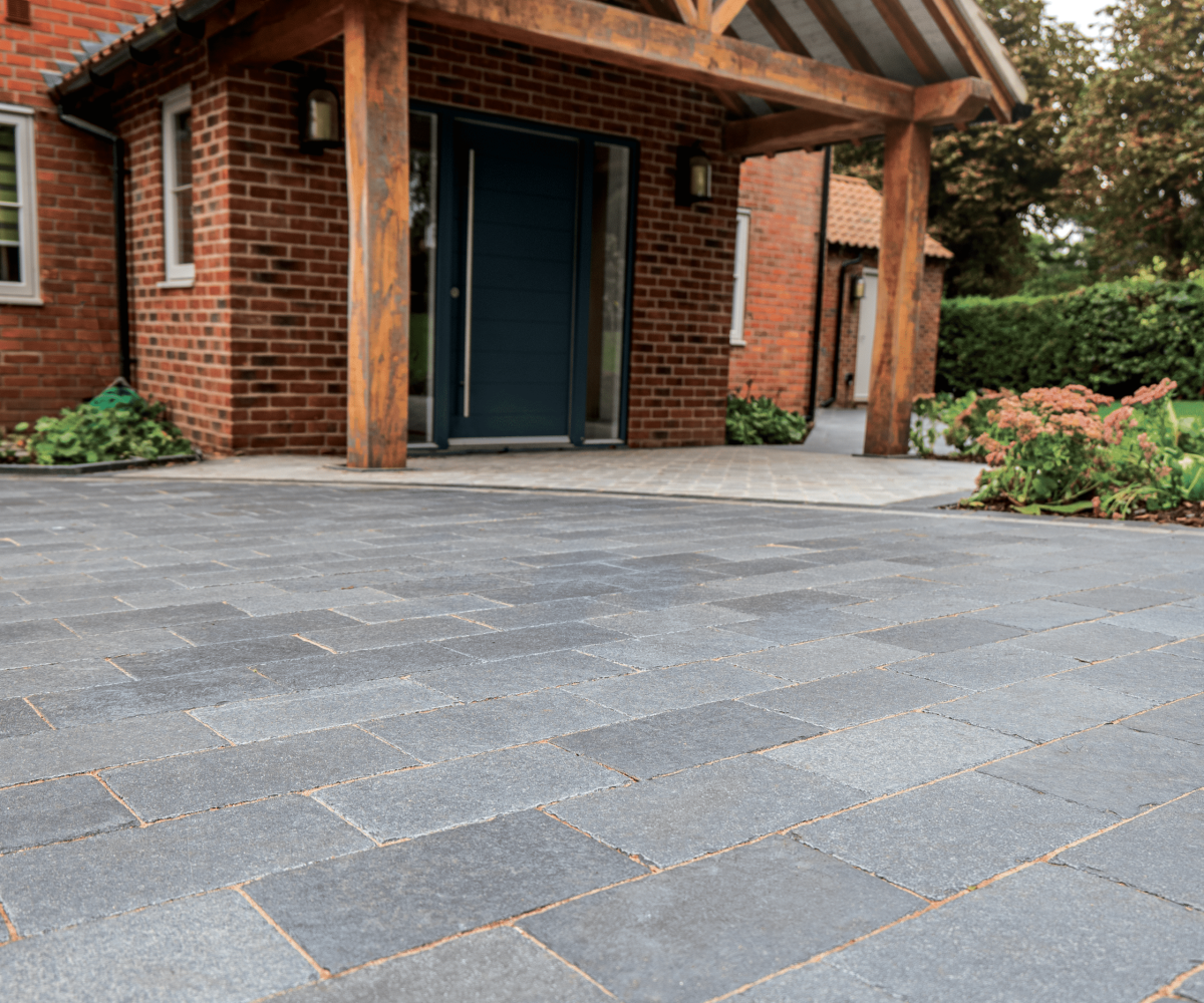 Natural-Paving-Fossestone-Ebony-Block-Paving-Driveway-leading-to-House-Entrance-1.png